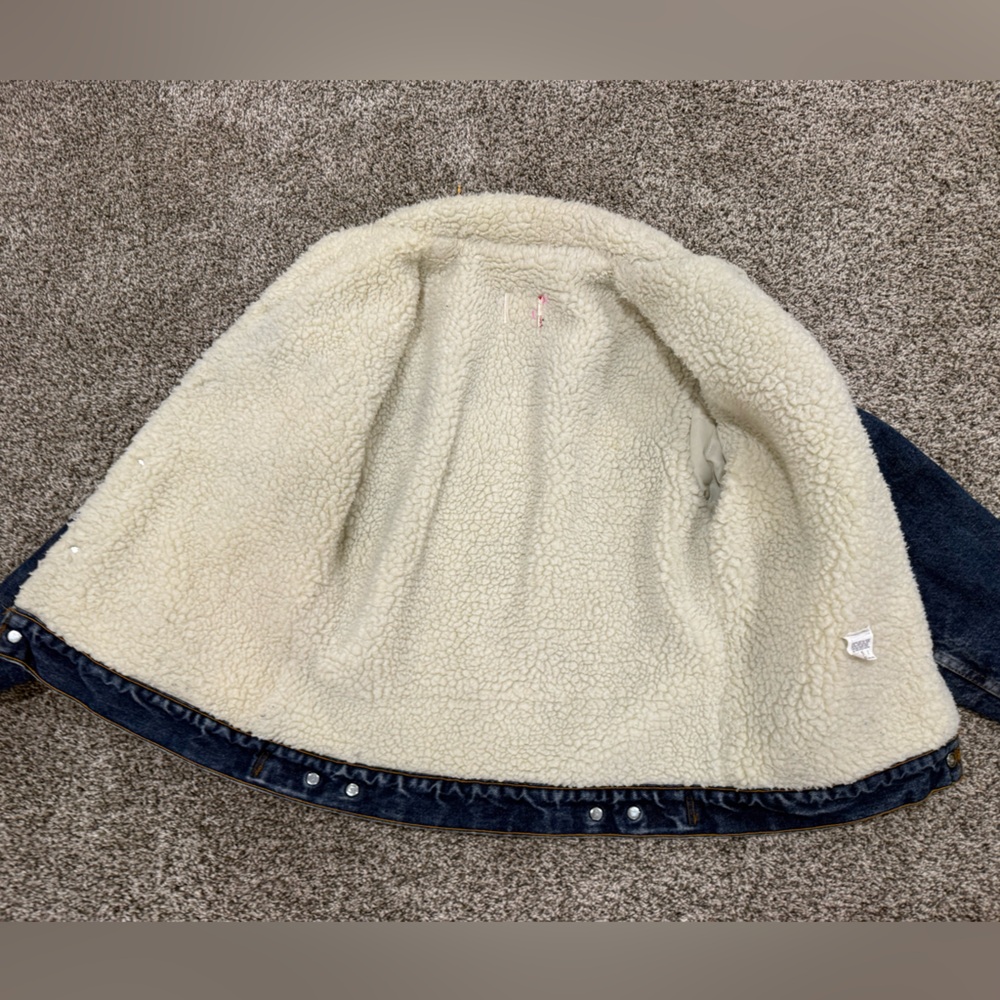 Vintage Levi's Sherpa lined jean jacket - Picture 8 of 14